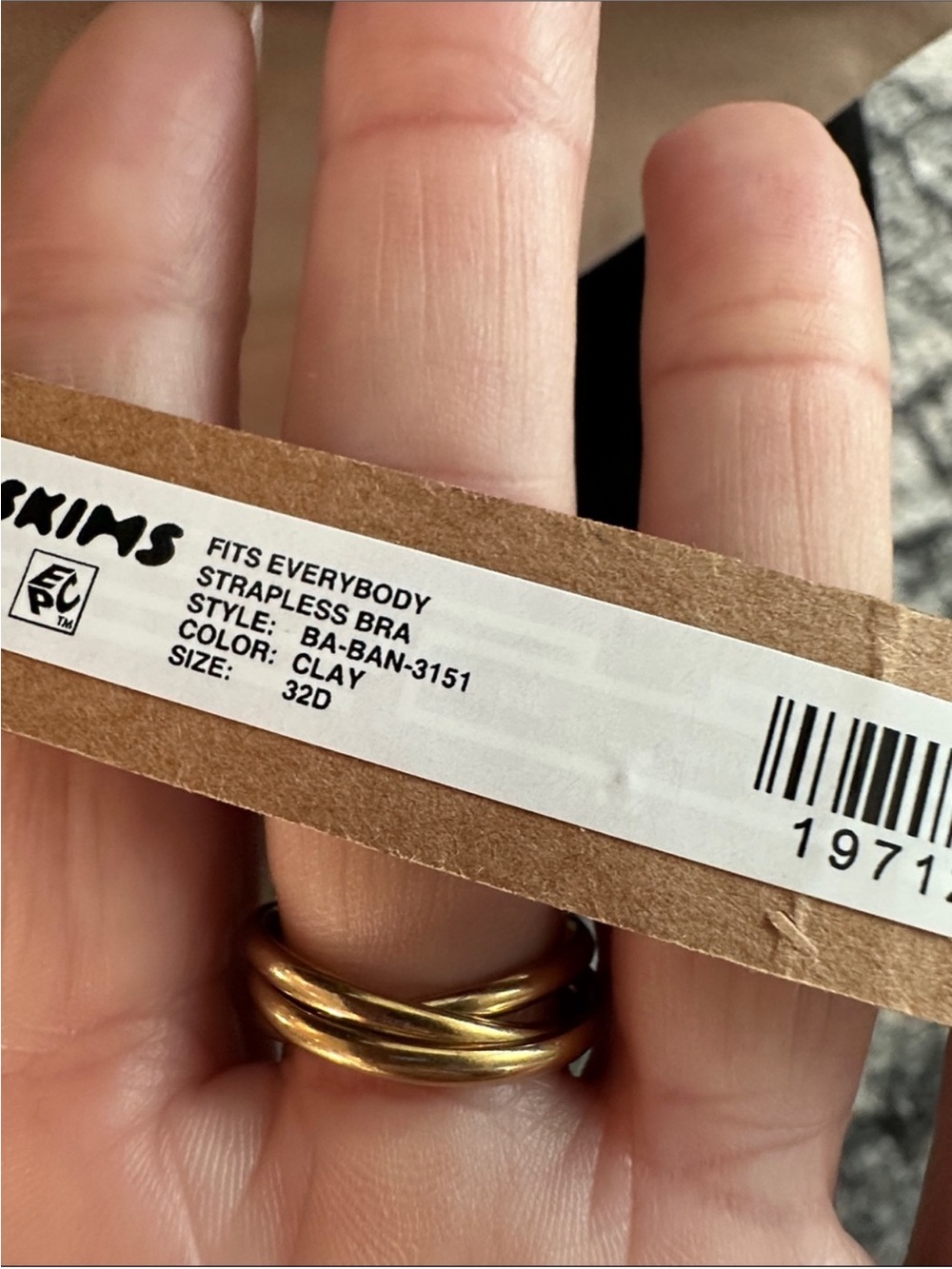 SKIMS Strapless Convertible Bra - Beige Don’t buy !!! - Picture 2 of 4
